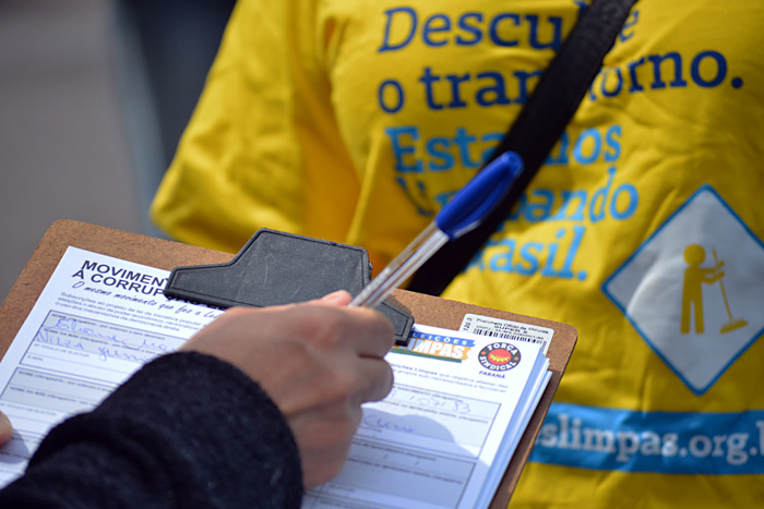 Força-PR coleta assinaturas para o Eleições Limpas no Sítio Cercado